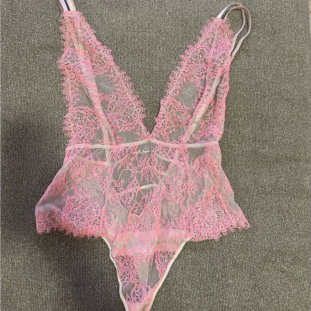 Lacey hot pink